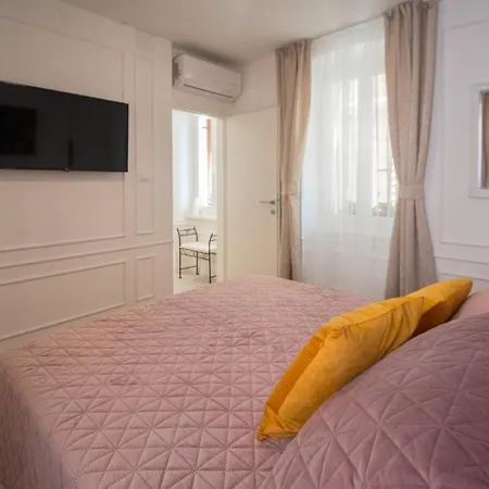 Trixi Maksimijan Apartmán Pula