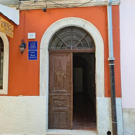 Trixi Maksimijan Appartement *