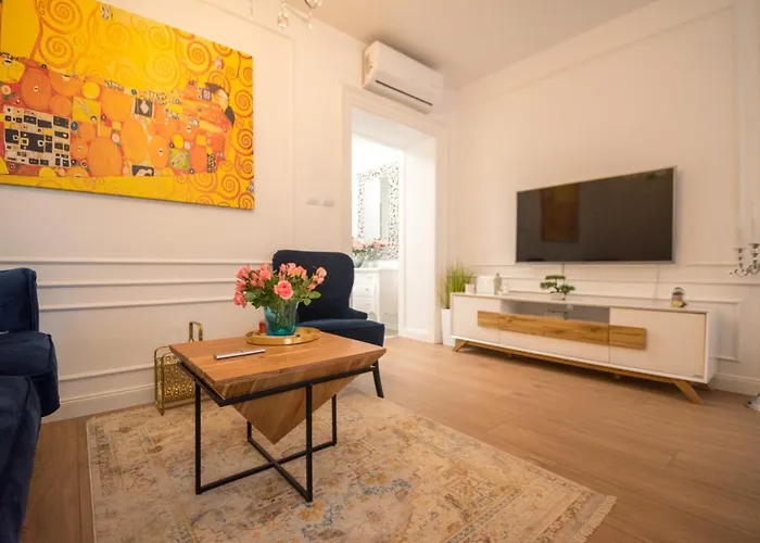 Trixi Maksimijan 아파트 풀라