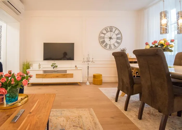 Trixi Maksimijan 아파트 *