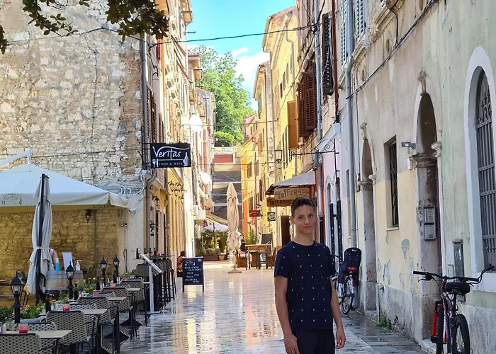 Trixi Maksimijan 아파트 *